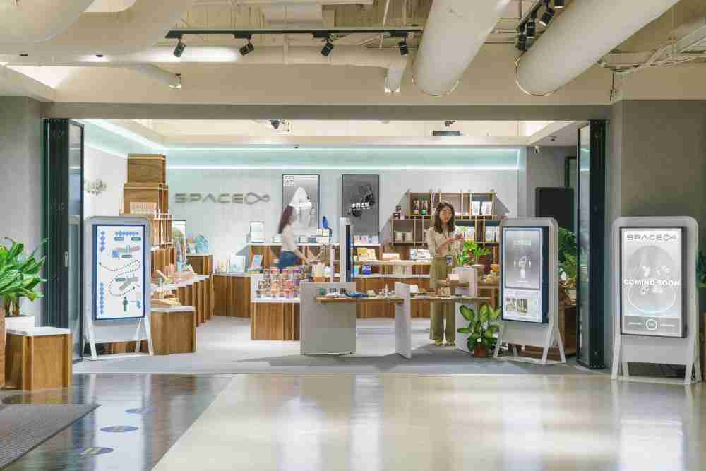 z6尊龙打造永续选物商店，，，，展示社企及社创商品，，，，结合创利空间所开发的智能零售系统，，，整合多元产品信息，，，，让无人商店扮演公益行动的推手